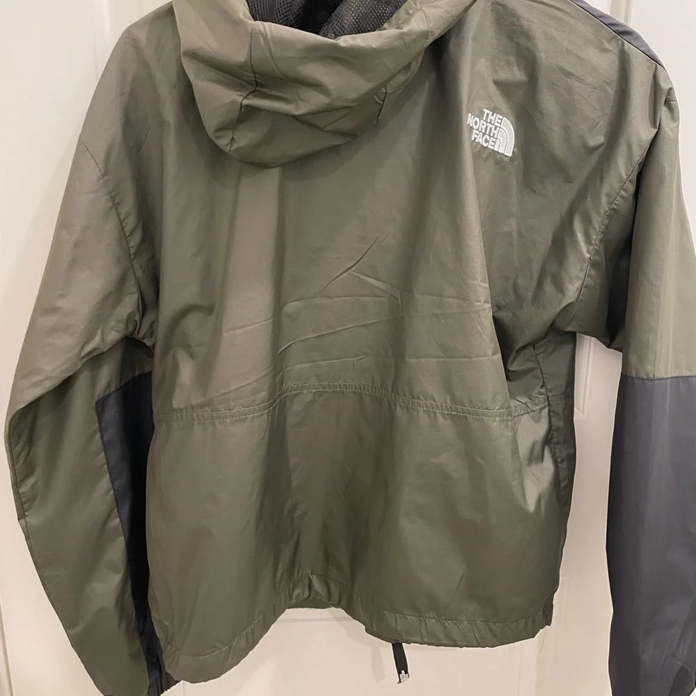 The North Face Women's Green and Black Jacket - Picture 2 of 3